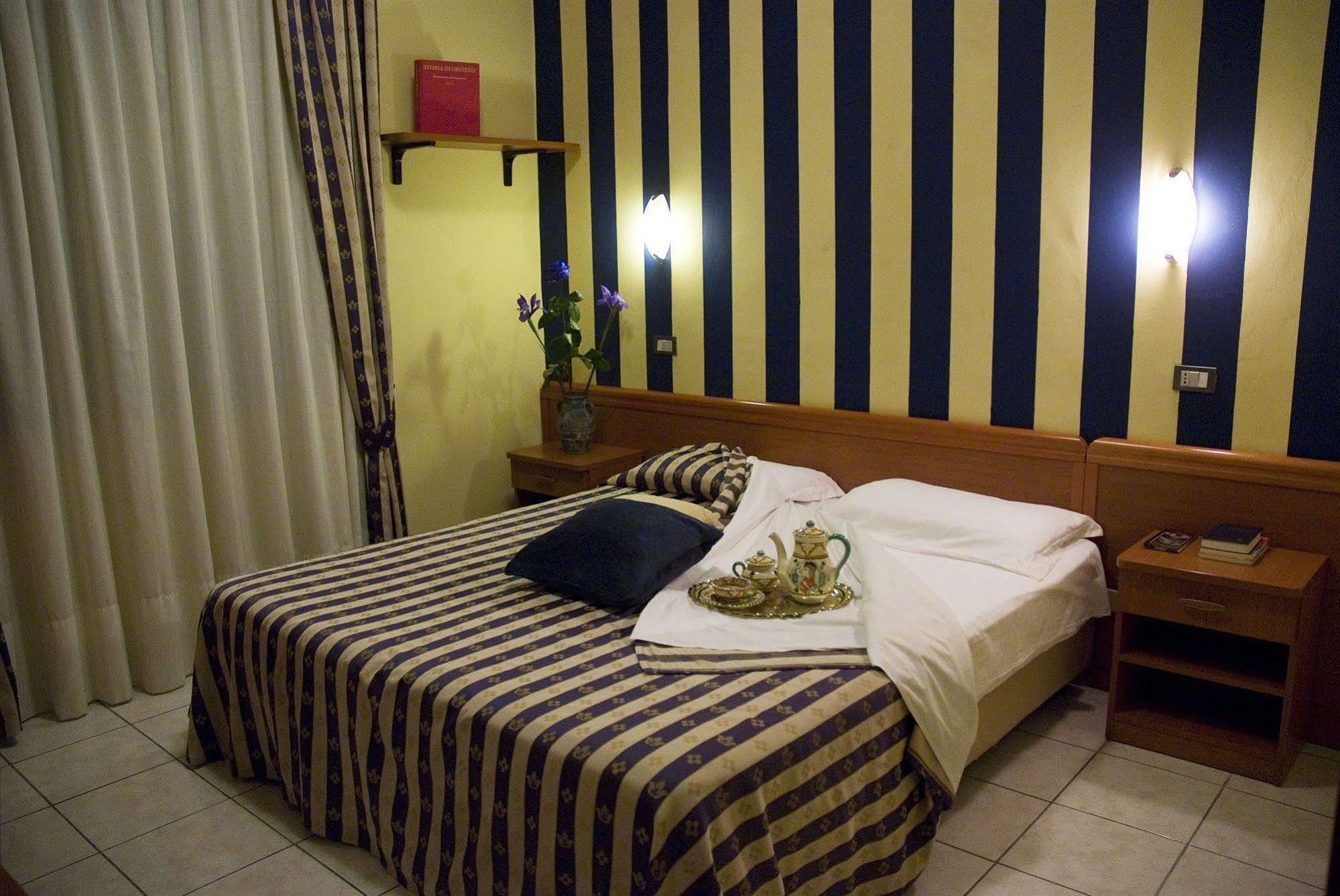Hotel Ristorante Umbria ออร์เวียโต ภายนอก รูปภาพ
