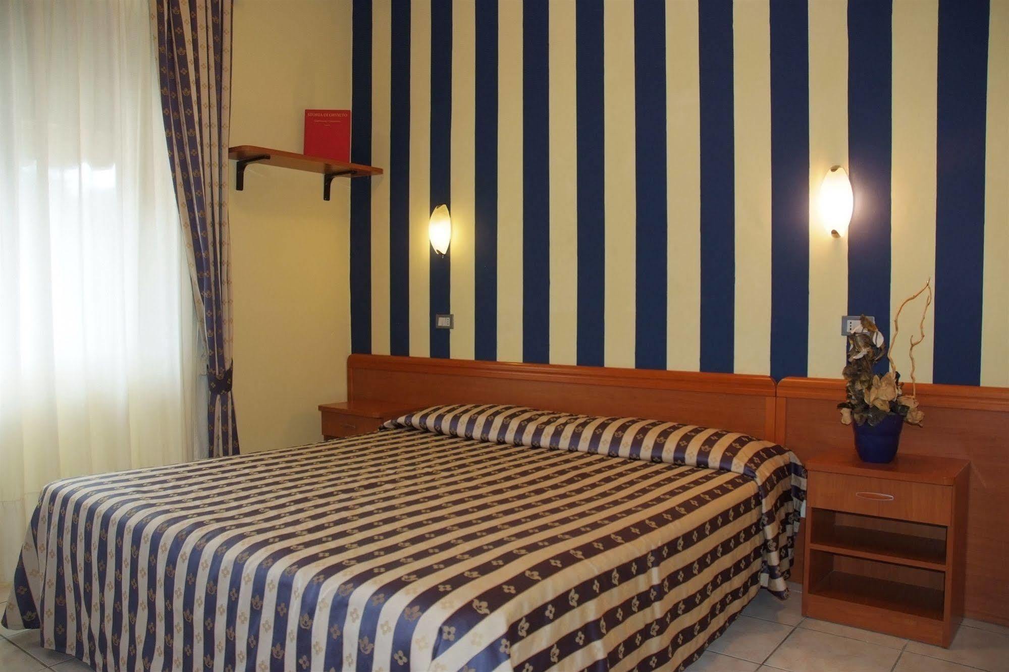 Hotel Ristorante Umbria ออร์เวียโต ภายนอก รูปภาพ